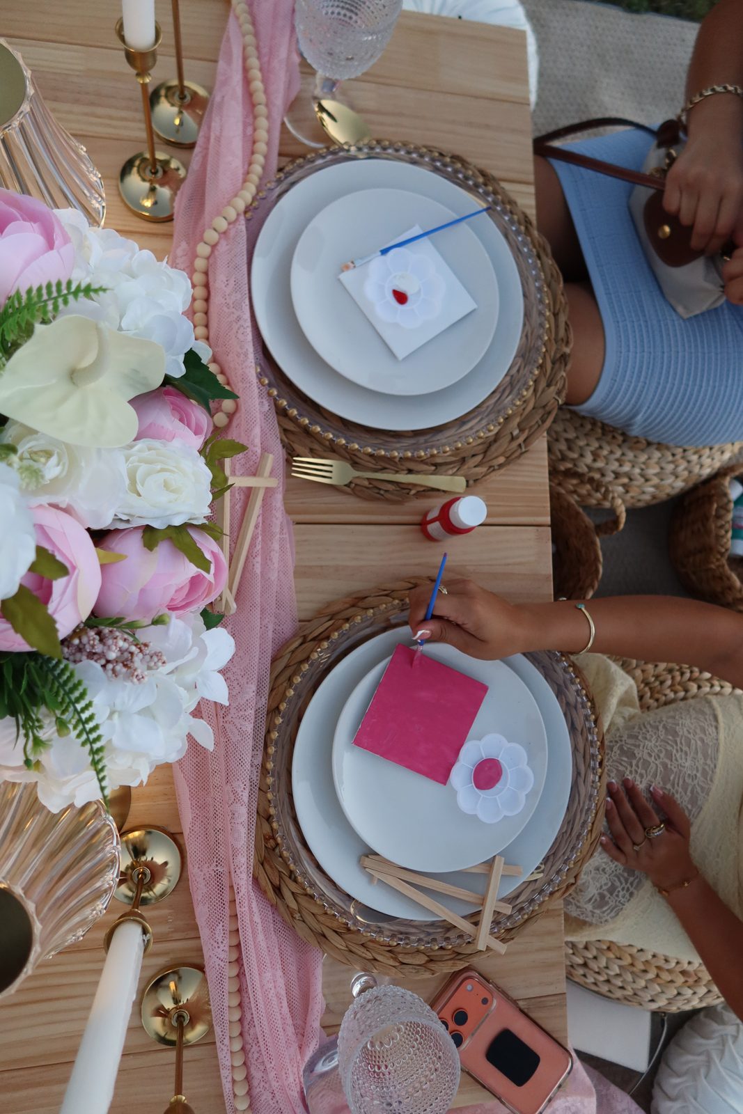 Paint activity at a Le Blush picnic